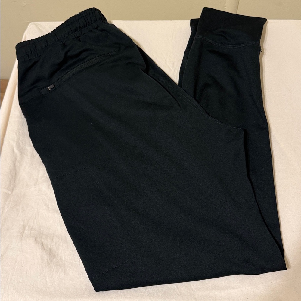 Vuori  Men’s Dark Green Joggers with White Logo - Picture 4 of 9